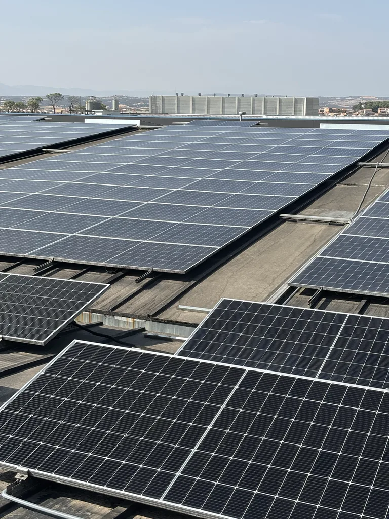Panells solars nets després del manteniment fotovoltaic professional